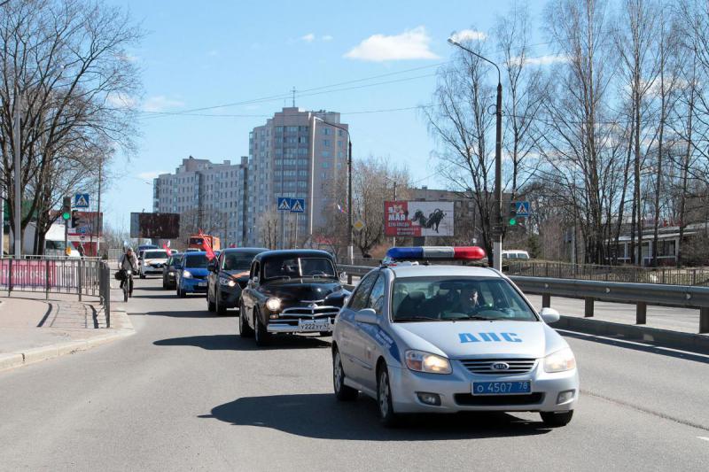 Организованная транспортная. Колонна транспортных средств. Организованная колонна. Колонна на дороге.